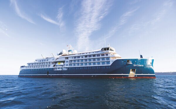 Passengers stage hunger strike over Antarctica cruise ship engine failure