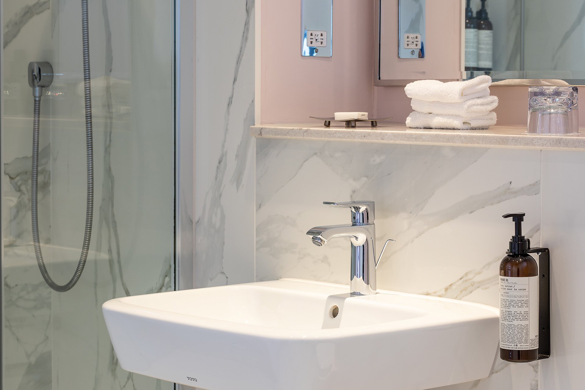 Queenask Ginevra king bathroom.jpg Queenask Ginevra king bathroom.jpg