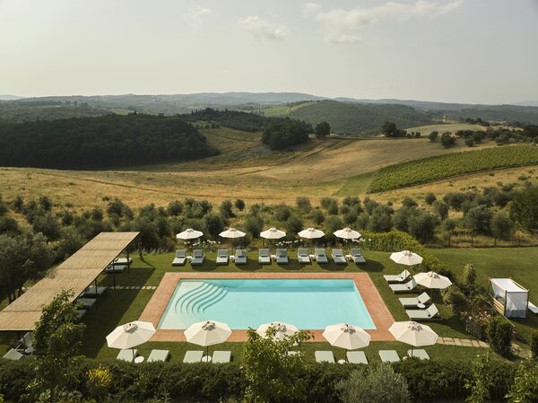 MM 23_COMO_PSF_Farmhouse_Pool with View (Copy).jpg
