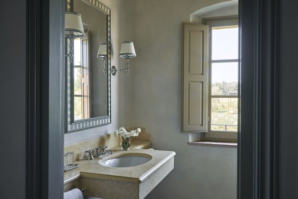 MM 23_COMO_PSF_La Torre Apartment_Bathroom (Copy).jpg
