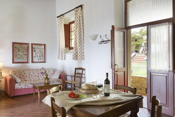 120TenutaDiArtimino_MeliaCollection-Borgo_one_Bedroom_Lodge_with_outdoor_space_living (1).jpg