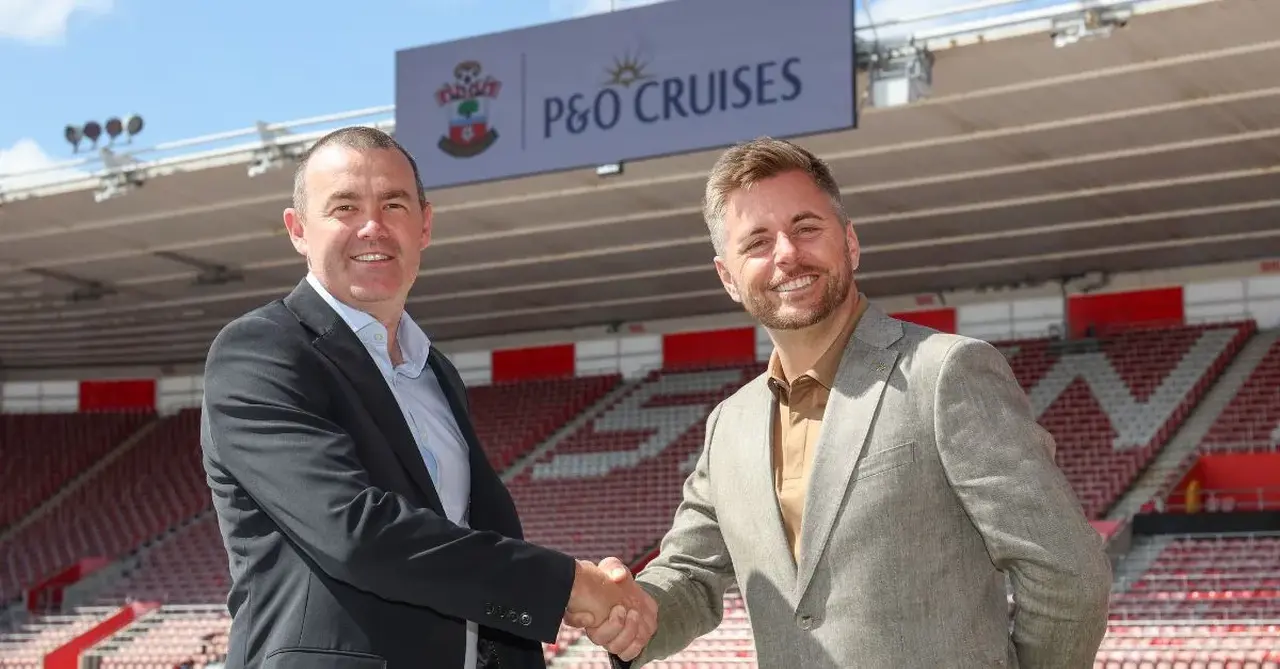 Southampton FC Phil Parsons and PO Cruises Paul Ludlow. Resized