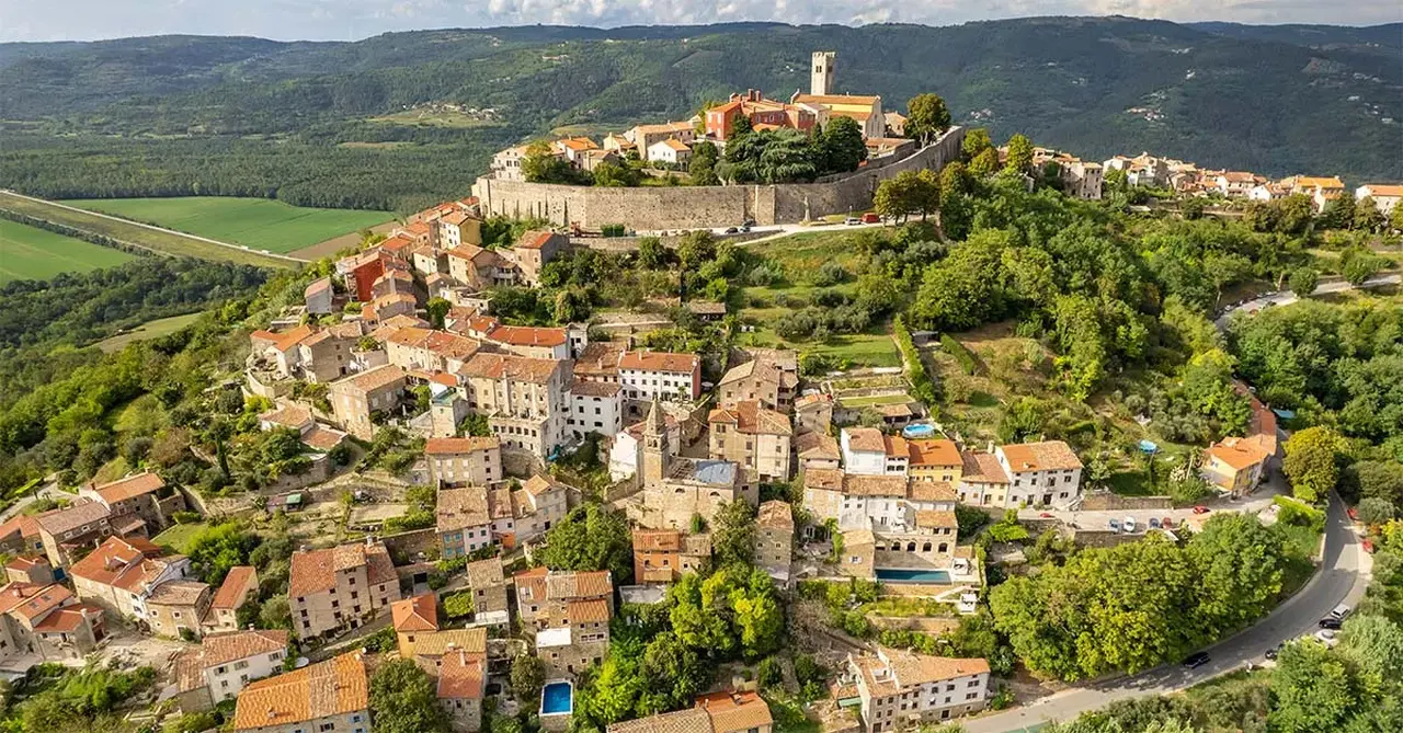 shutterstock Mazur Travel 2495212103