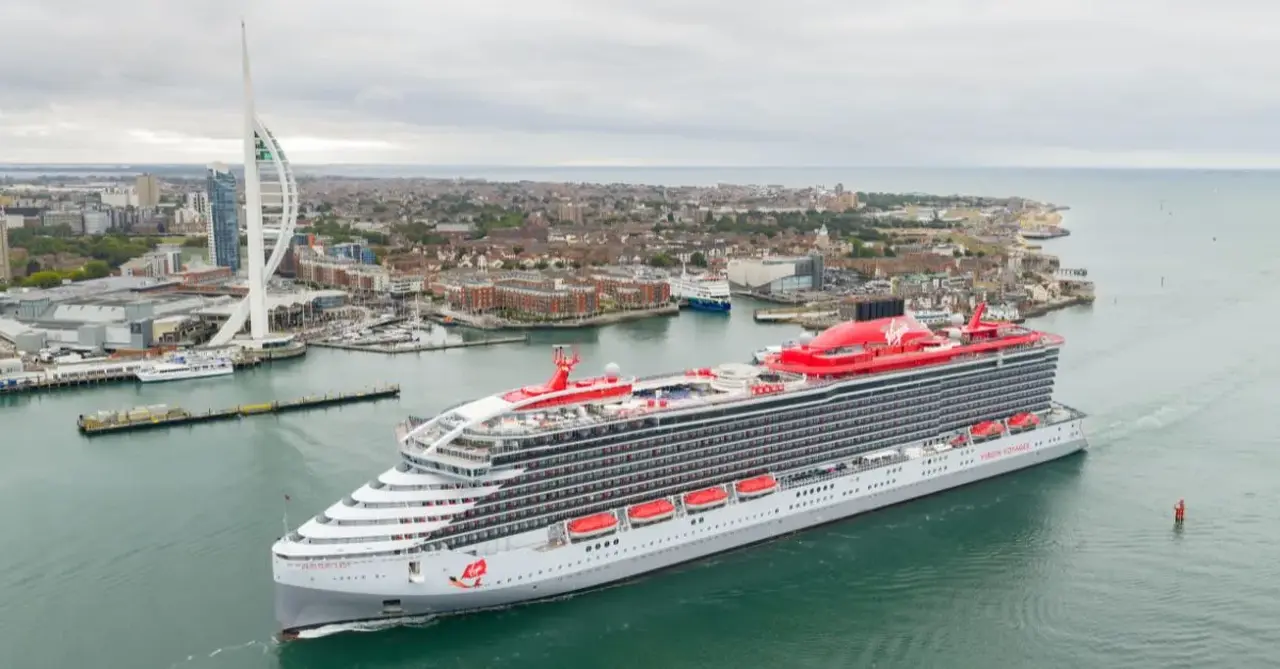 Brilliant Lady arrives in Portsmouth resized