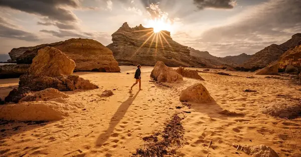 عُمان تطلق تطبيقاً سياحياً لتسهيل حجوزات المغامرات