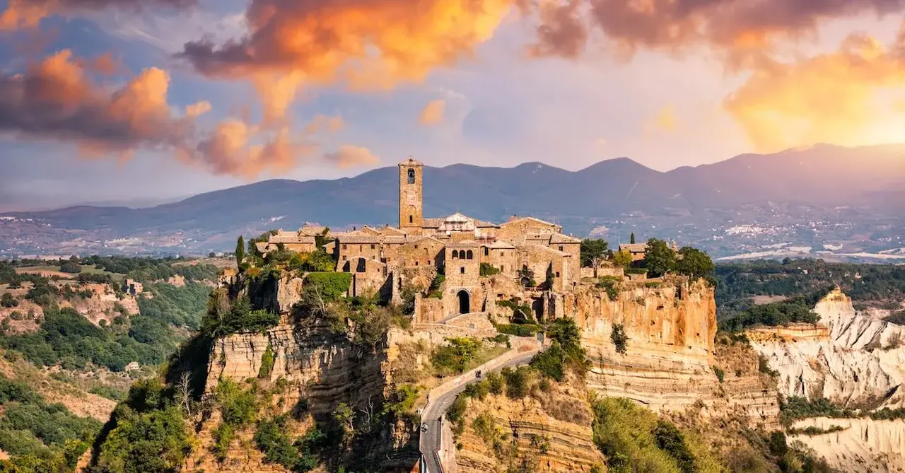 Civita di BagnoregioShutterstock 2199735339