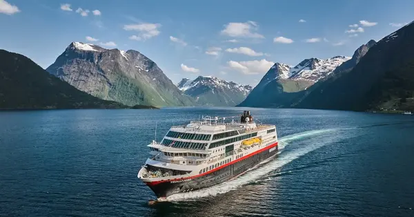 Hurtigruten earnings jump 60% amid rising bookings