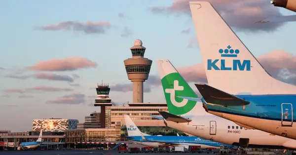 Hundreds of Amsterdam Schiphol flights cancelled due to &lsquo;severe&rsquo; winter weather
