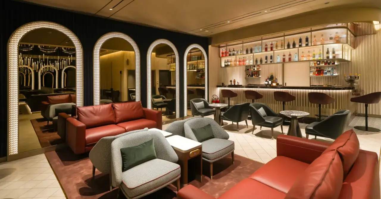 focal bar and seating in british airways new dubai lounge 82610