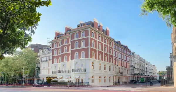 إينيسمور توقع عقدين مع ديلانو في لندن ونيويورك