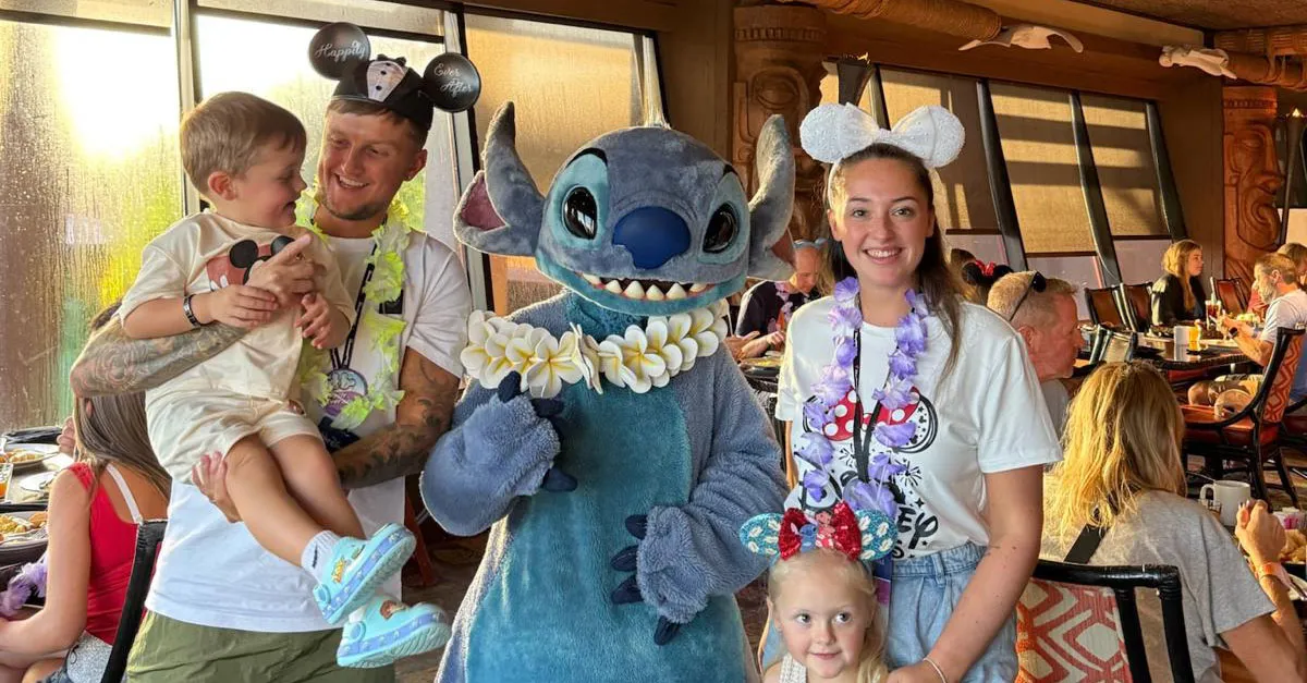 Caitlin Hall from TUI, with husban Jake Anthony Crookes, and her children Missy Grace Crookes and Frankie Jake Crookes with Stitch Caitlin Hall from TUI, with husban Jake Anthony Crookes, and her children Missy Grace Crookes and Frankie Jake Crookes with Stitch