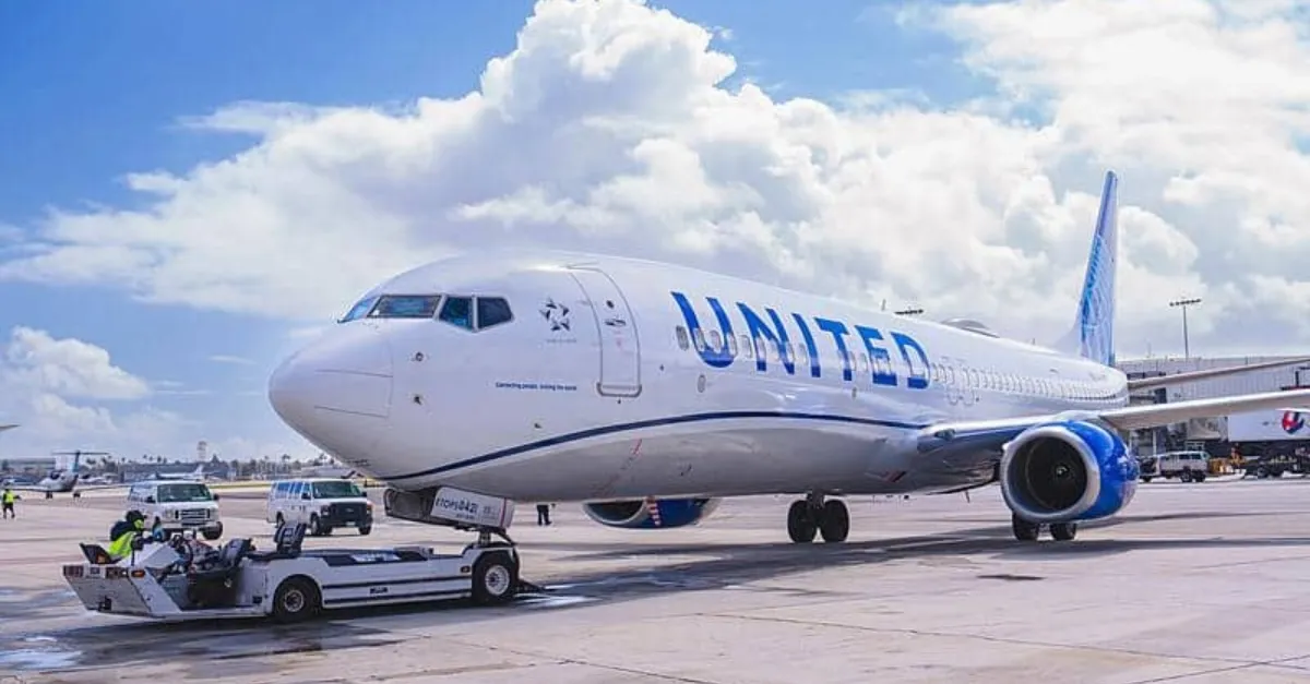 United B737