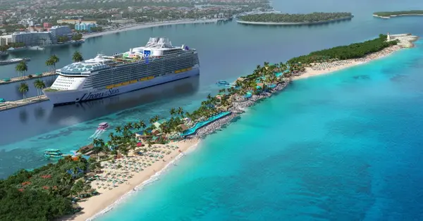 داخل نادي الشاطئ الجديد التابع لرويال كاريبيان في جزر الباهاما