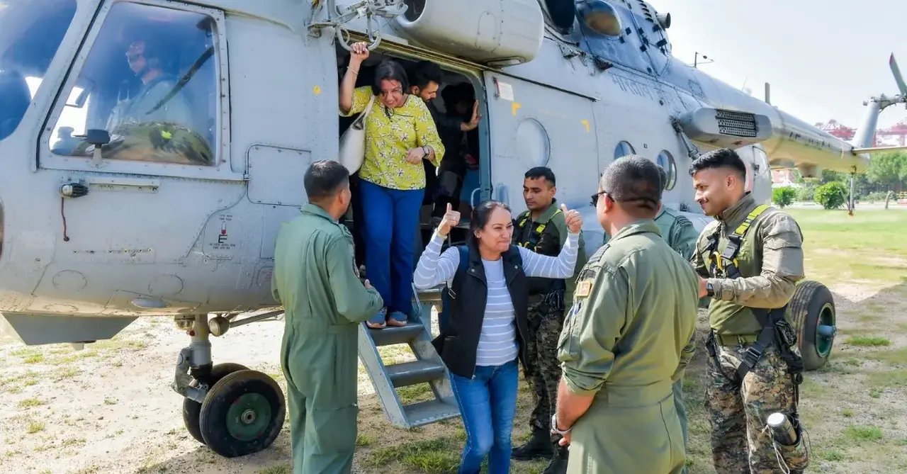 Sri Lanka cyclone triggers travel warning 