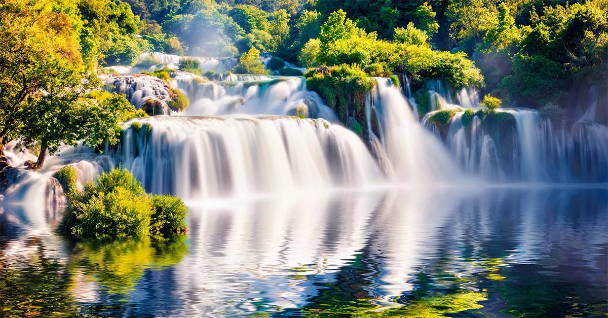 shutterstock Andrew Mayovskyy 2443416661