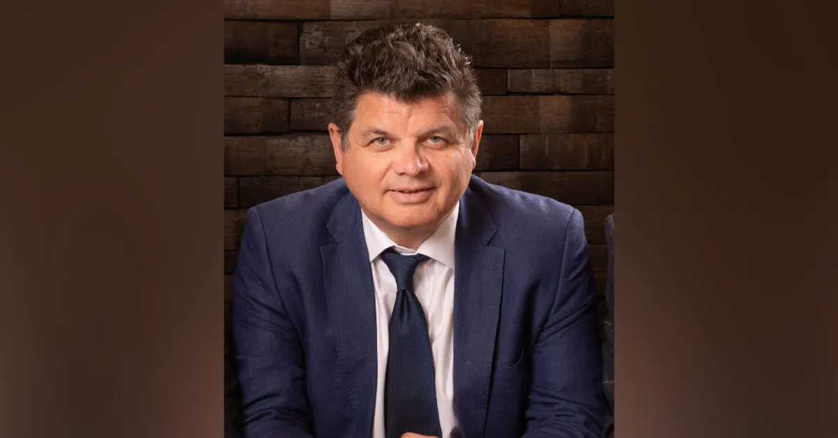 Alan Glen, Glen Travel