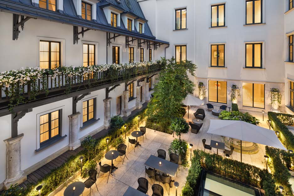 6 H15 Palace Krakow courtyard