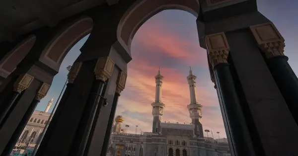 Saudi Arabia opens Hajj visa applications four months early