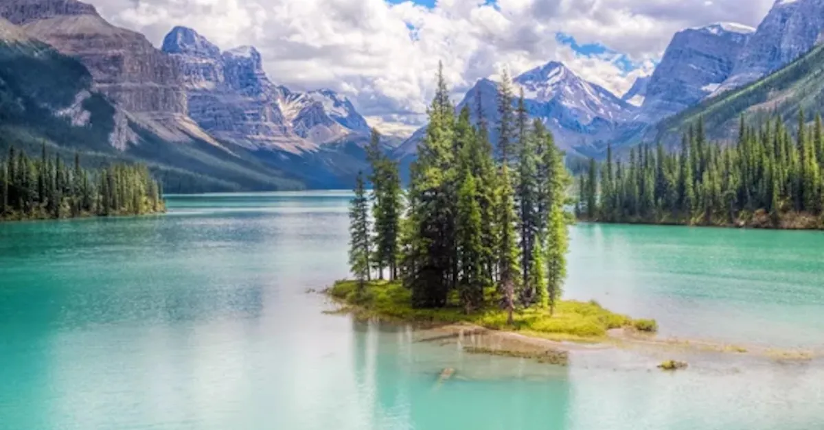 Trafalgar invites agents to apply for ‘once-in-a-lifetime’ Canada fam