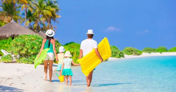 Agents report ongoing &lsquo;late, late bookings&rsquo; despite deals warning