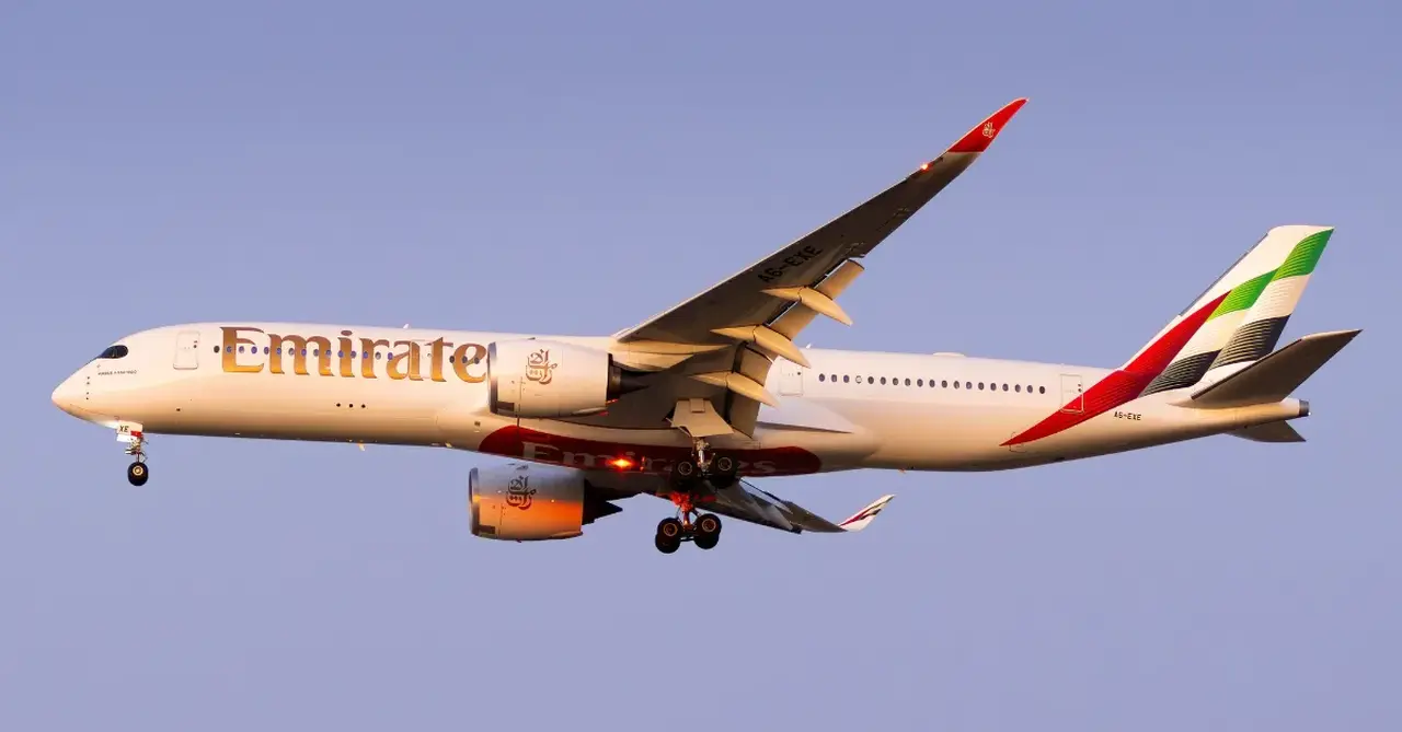 gcc flight refund emirates shutterstock 2649257397 resized