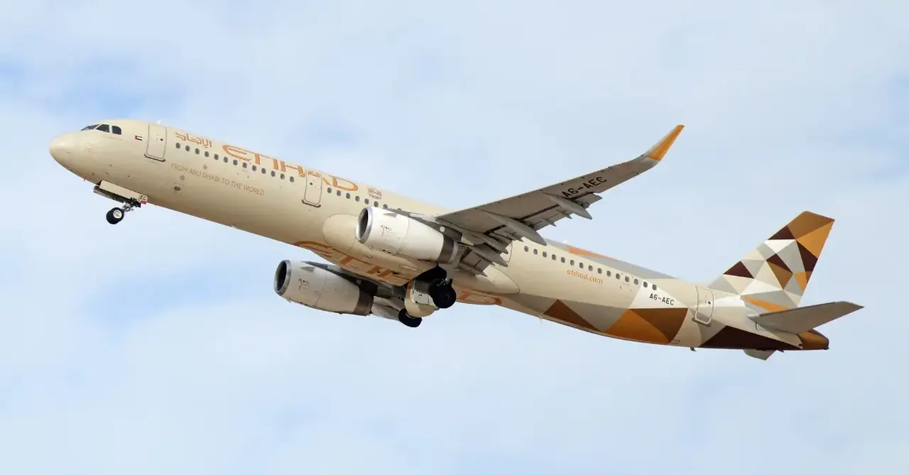 gulf flight suspensions 9 march etihad shutterstock 2458