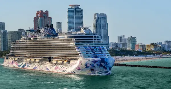 NCL christens Norwegian Luna