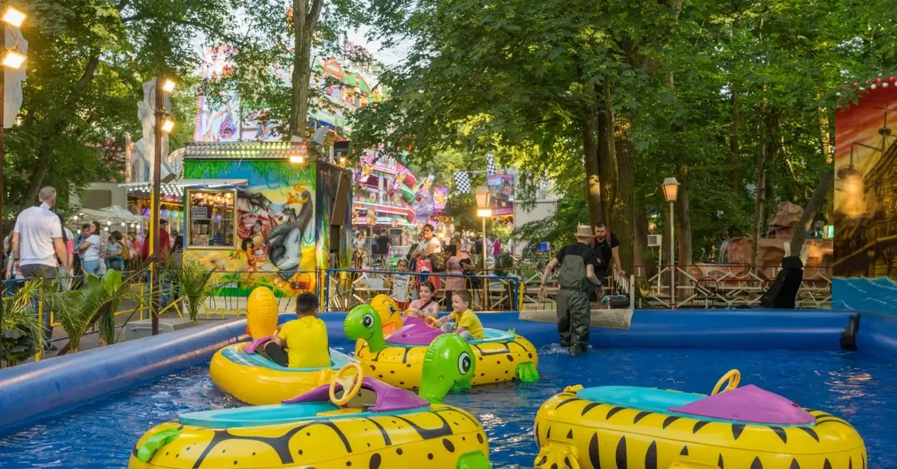 Frankfurt Waldchestag spring festival germany internal