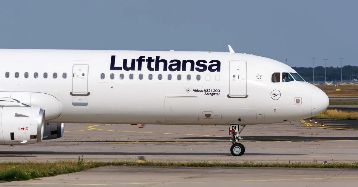 Lufthansa unveils package of cuts to save on fuel costs