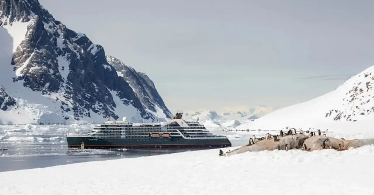 Seabourn Venture in Pleneau Winter Island