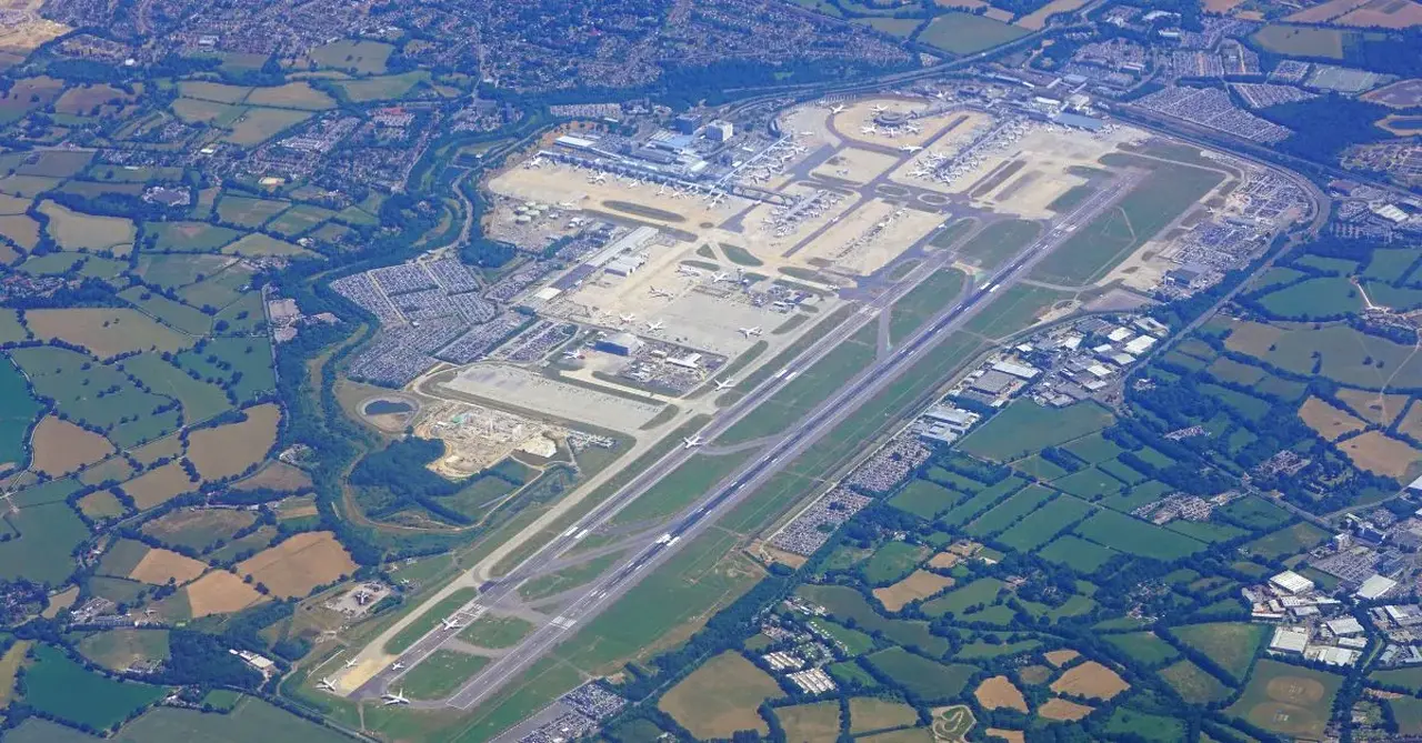 Gatwick clears legal hurdle to bring second runway into full operation
