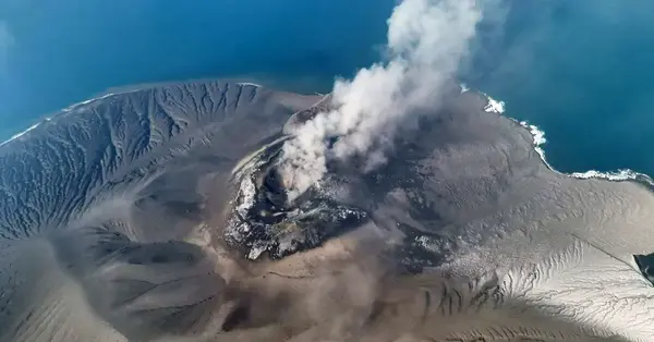 Volcanic ash cloud disrupts 170,000 passengers at Indonesian airports