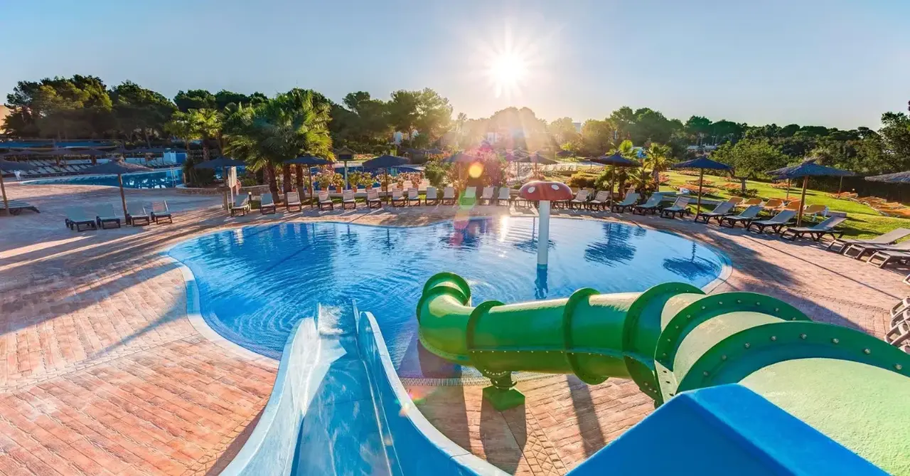 travelweekly.co.uk - Phil Davies - Tui sees 'positive' trading against geopolitical and economic uncertainty