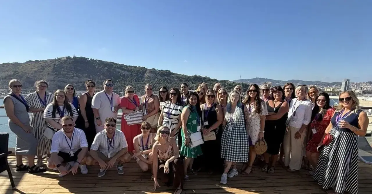 Ambassador hosts 40 agents on ‘Extreme Day Trip’ to Barcelona