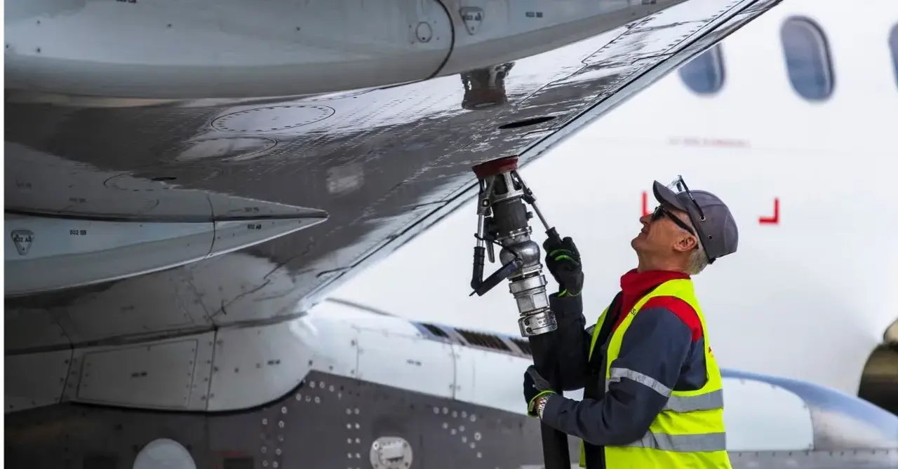 Airlines angry at Budget pledge to apply carbon tariff to jet fuel imports