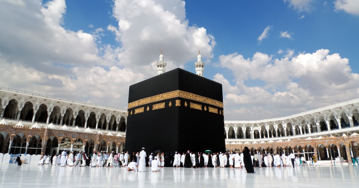 Saudi Arabia reopens to foreign pilgrims