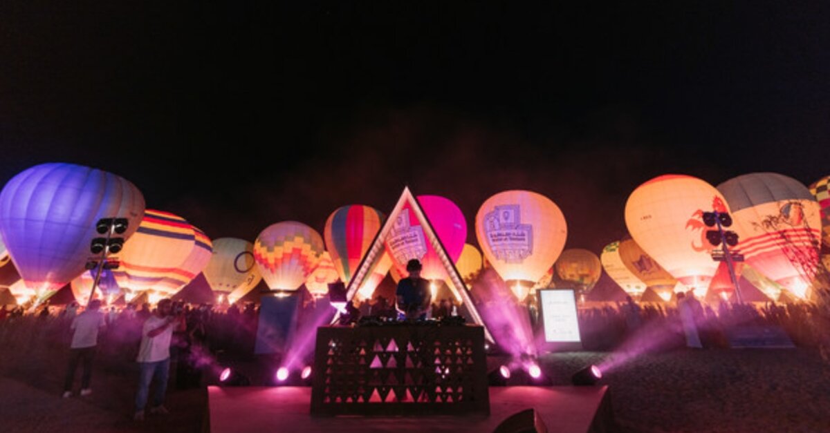 Saudi Arabia breaks world record for largest hot air balloon show