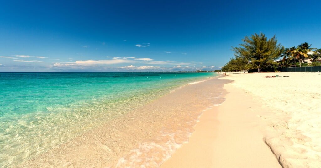 Cayman Islands drops Covid entry rules