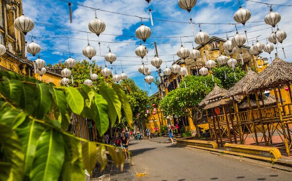Vietnam aims to double tourist arrivals in 2023